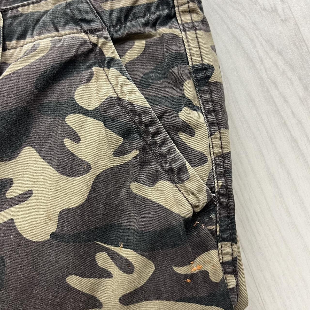 VINTAGE Y2K BAGGY CAMO CARGO SHORTS