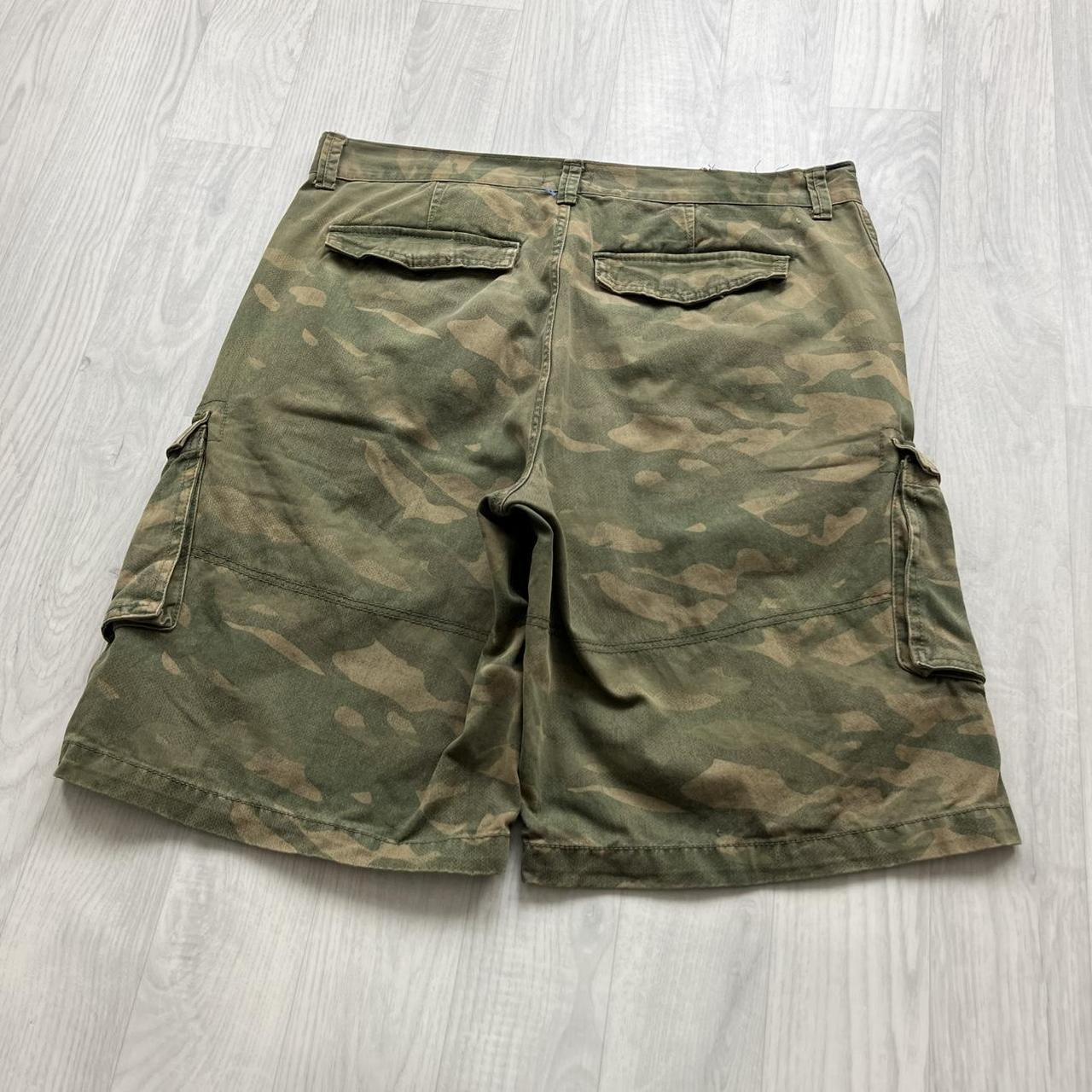 VINTAGE Y2K BAGGY LOOSE CAMO SHORTS