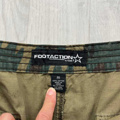 VINTAGE Y2K BAGGY CAMO CARGO SHORTS