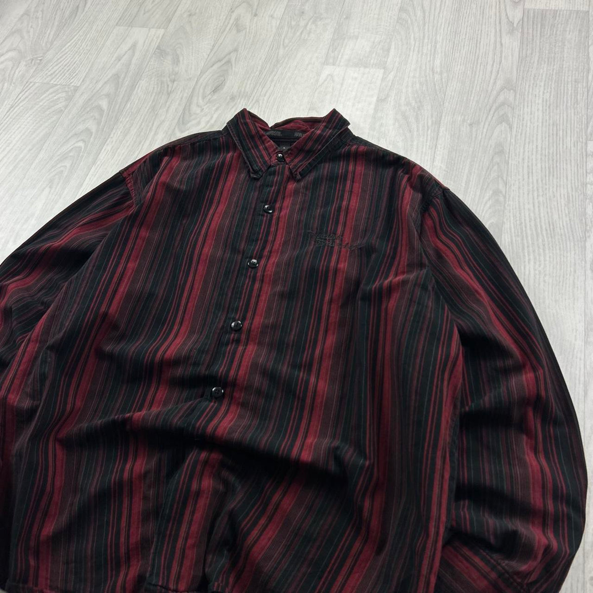VINTAGE 00s HARLEY DAVIDSON STRIPED SHORT SLEEVE BUTTON UP SHIRT BLACK / RED