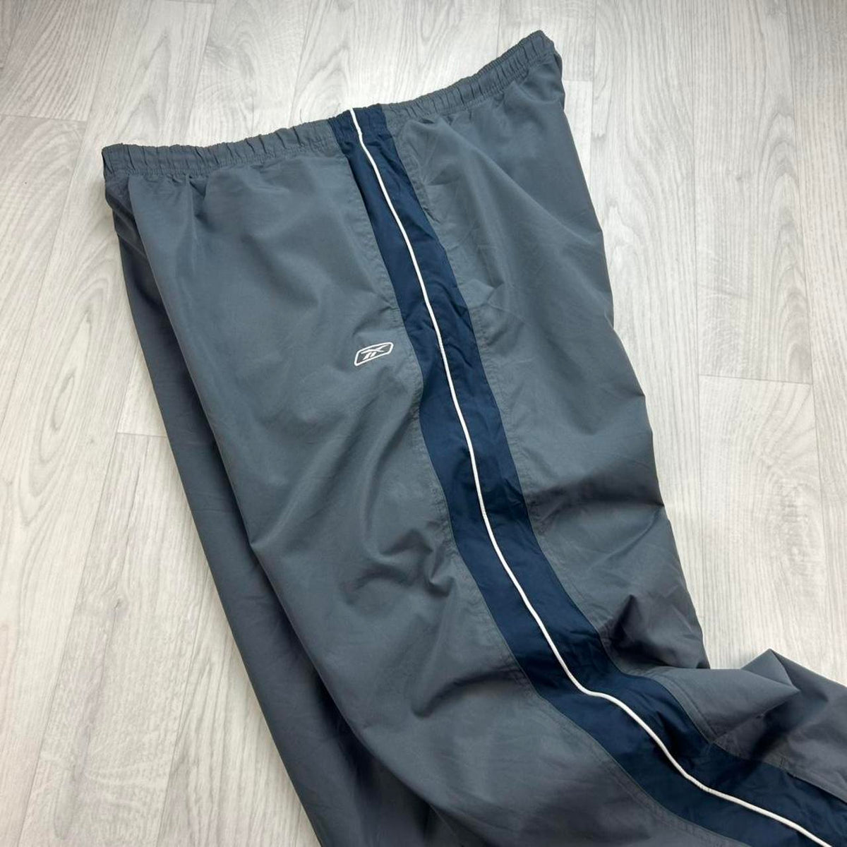 VINTAGE Y2K REEBOK BAGGY TRACKSUIT BOTTOMS GREY