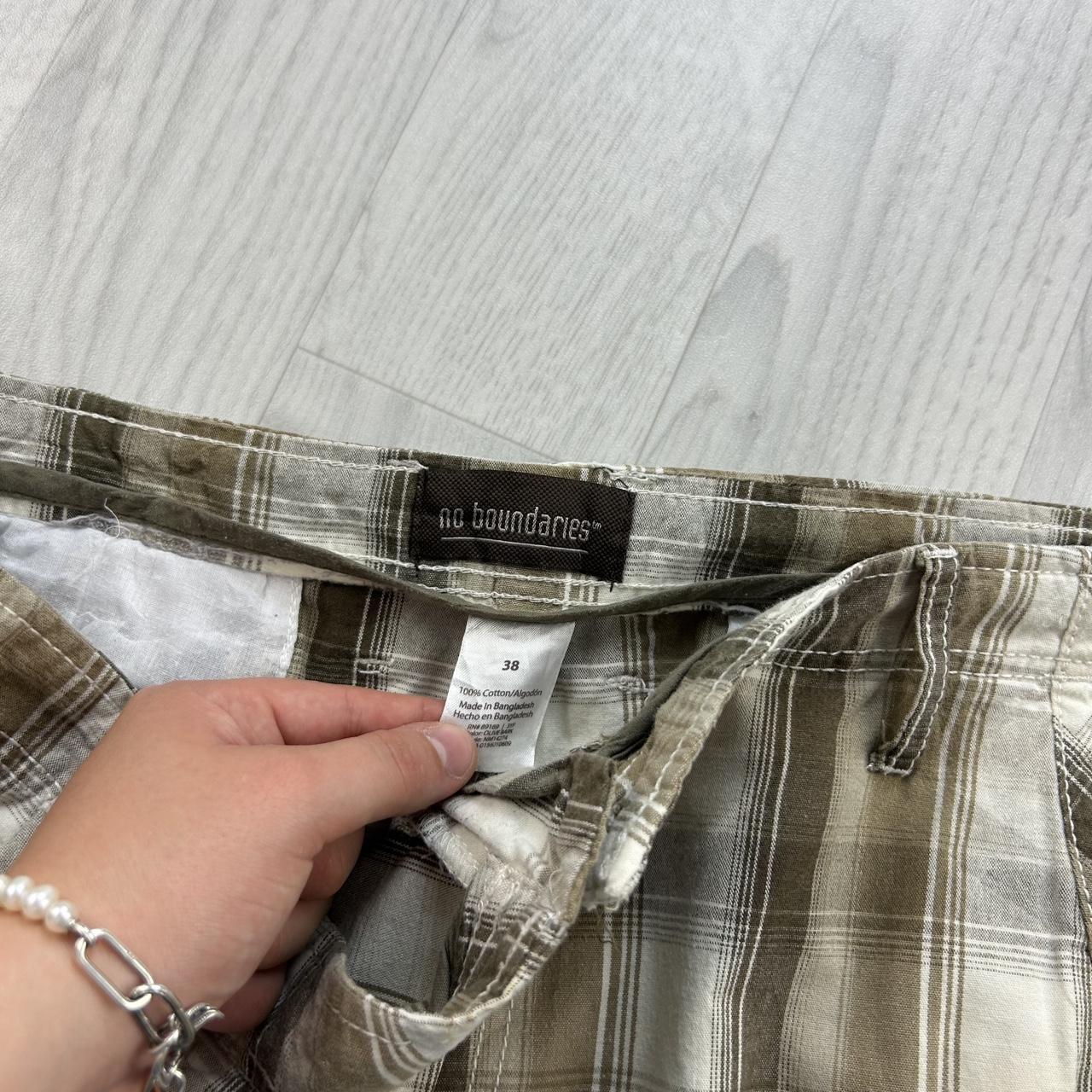 VINTAGE Y2K NO BOUNDARIES BAGGY CHECKERED PLAID CARGO SHORTS BEIGE