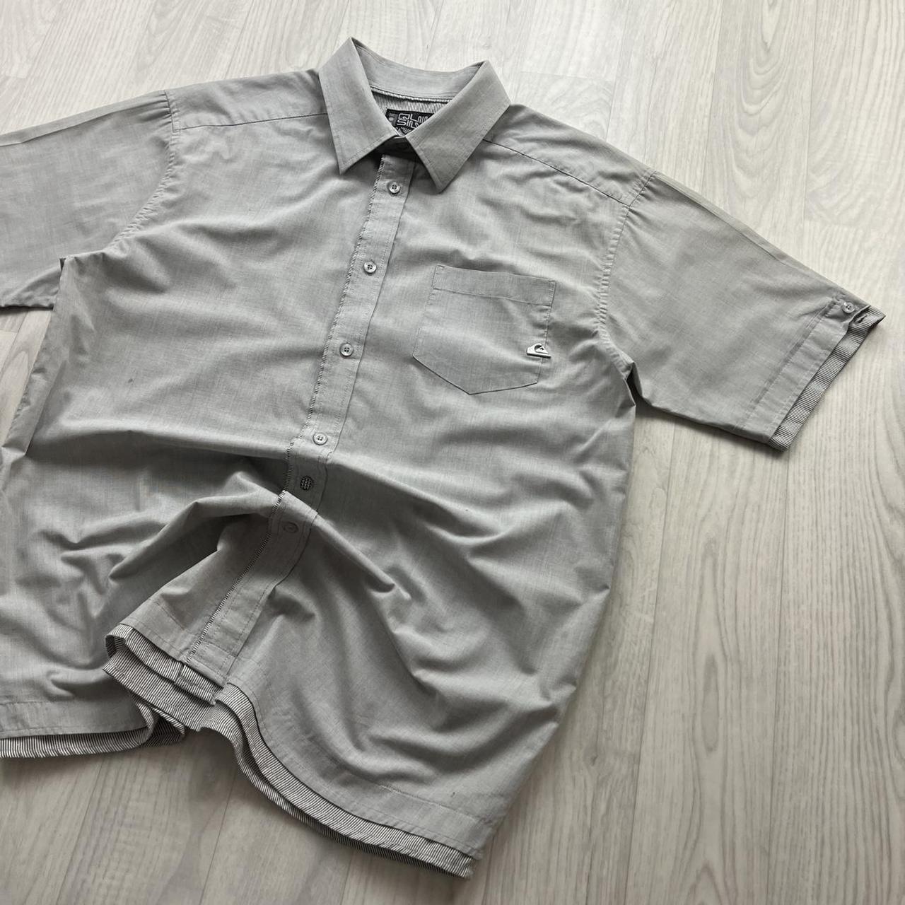 VINTAGE Y2K QUIKSILVER SHORT SLEEVE SHIRT GREY