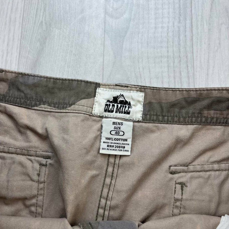 VINTAGE Y2K OLD MILL BAGGY CAMO CARGO SHORTS