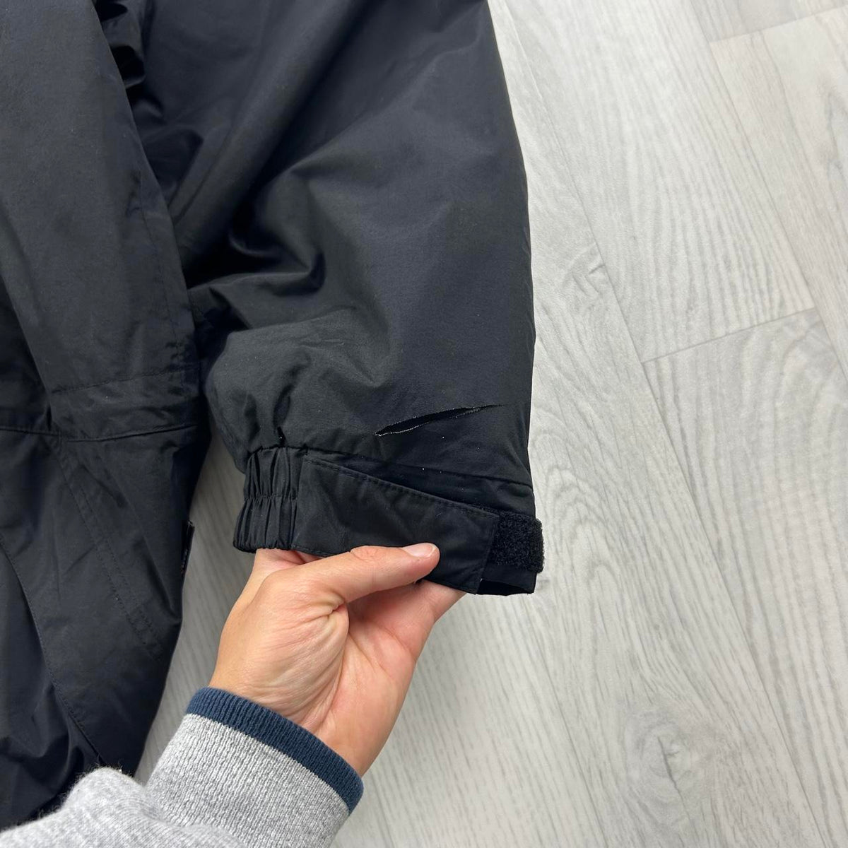 VINTAGE Y2K HELLY HANSEN TECHNICAL HEAVY SKI JACKET BLACK