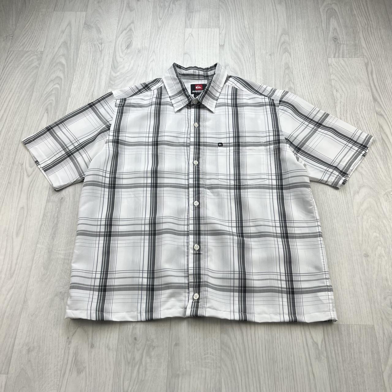 VINTAGE 00s QUIKSILVER CHECKERED CROPPED SHORT SLEEVE BUTTON UP SHIRT WHITE
