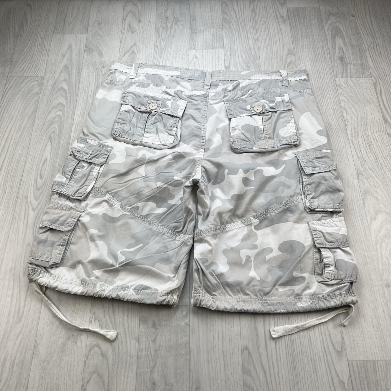 VINTAGE Y2K BAGGY CAMO CARGO SHORTS GREY / WHITE