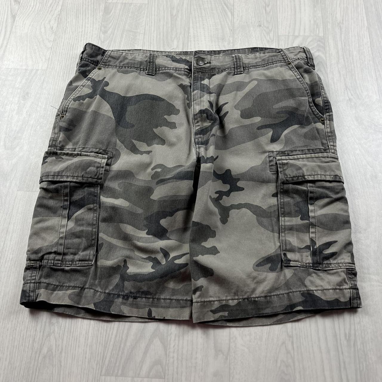 VINTAGE Y2K BAGGY LOOSE CAMO SHORTS