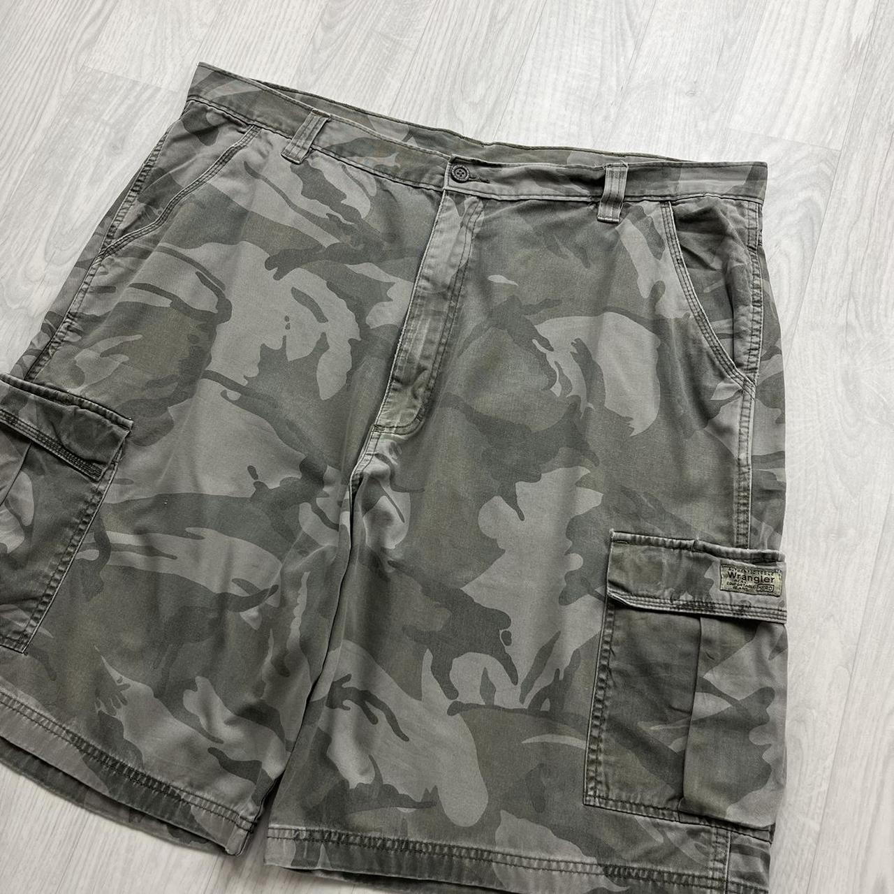 VINTAGE Y2K BAGGY CAMO CARGO SHORTS