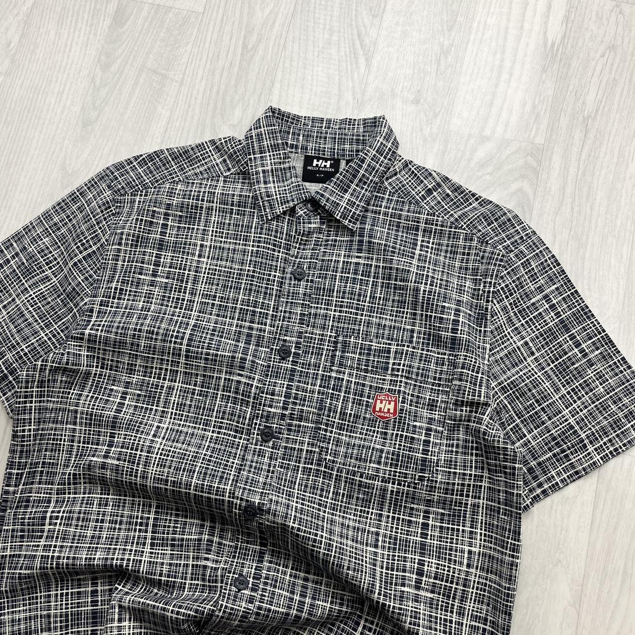 VINTAGE Y2K HELLY HANDEN GRAPHIC SHORT SLEEVE BUTTON UP SHIRT BLACK