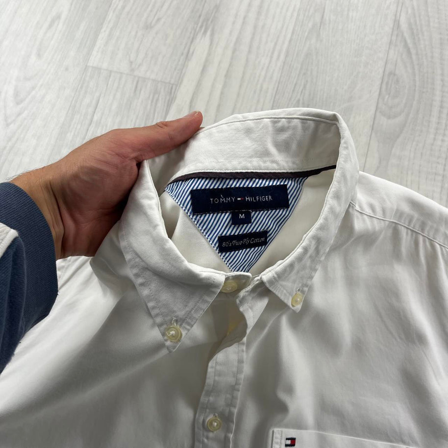 VINTAGE 00s TOMMY HILFIGER PLAIN CROPPED SHORT SLEEVE BUTTON UP SHIRT WHITE