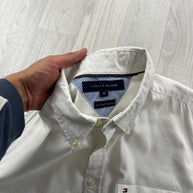 VINTAGE 00s TOMMY HILFIGER PLAIN CROPPED SHORT SLEEVE BUTTON UP SHIRT WHITE