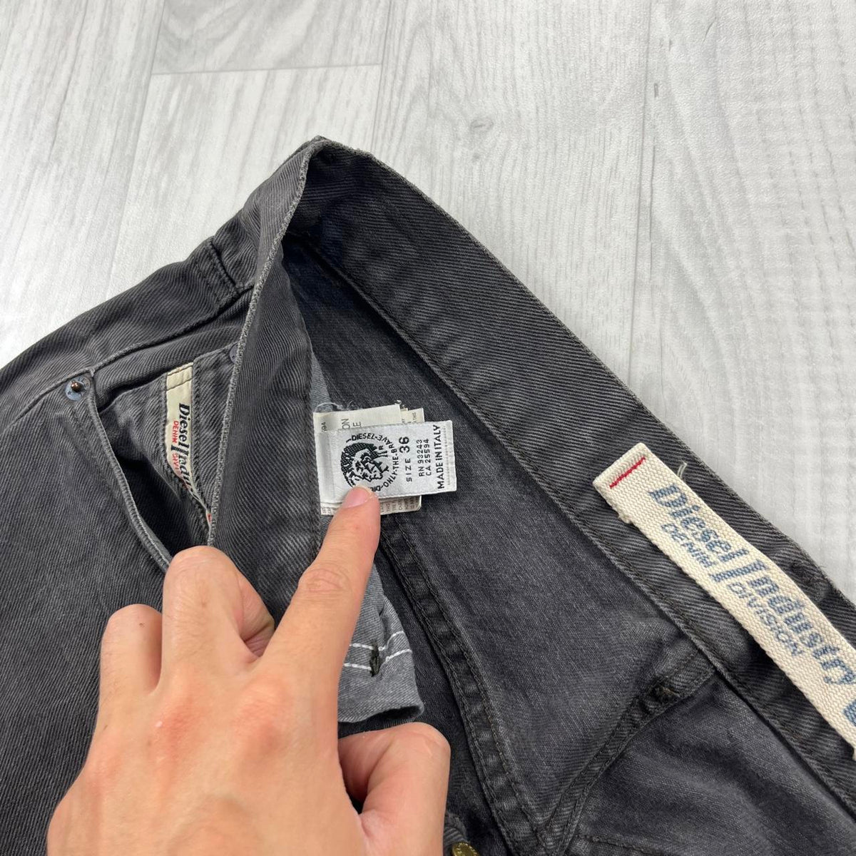 VINTAGE Y2K DIESEL STRAIGHT LEG BAGGY JEANS CHARCOAL GREY