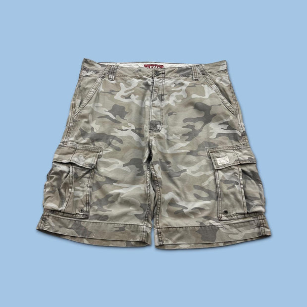 VINTAGE Y2K LEVIS BAGGY CAMO CARGO SHORTS CREAM