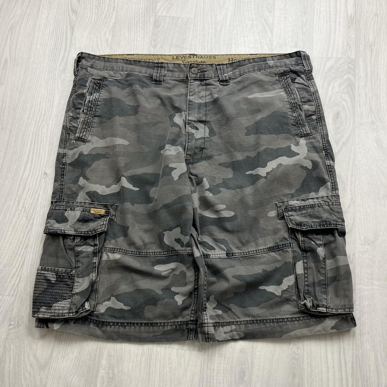 VINTAGE Y2K LEVIS BAGGY CAMO CARGO SHORTS GREY