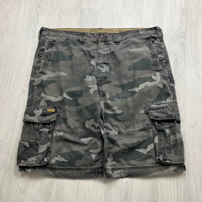 VINTAGE Y2K LEVIS BAGGY CAMO CARGO SHORTS GREY
