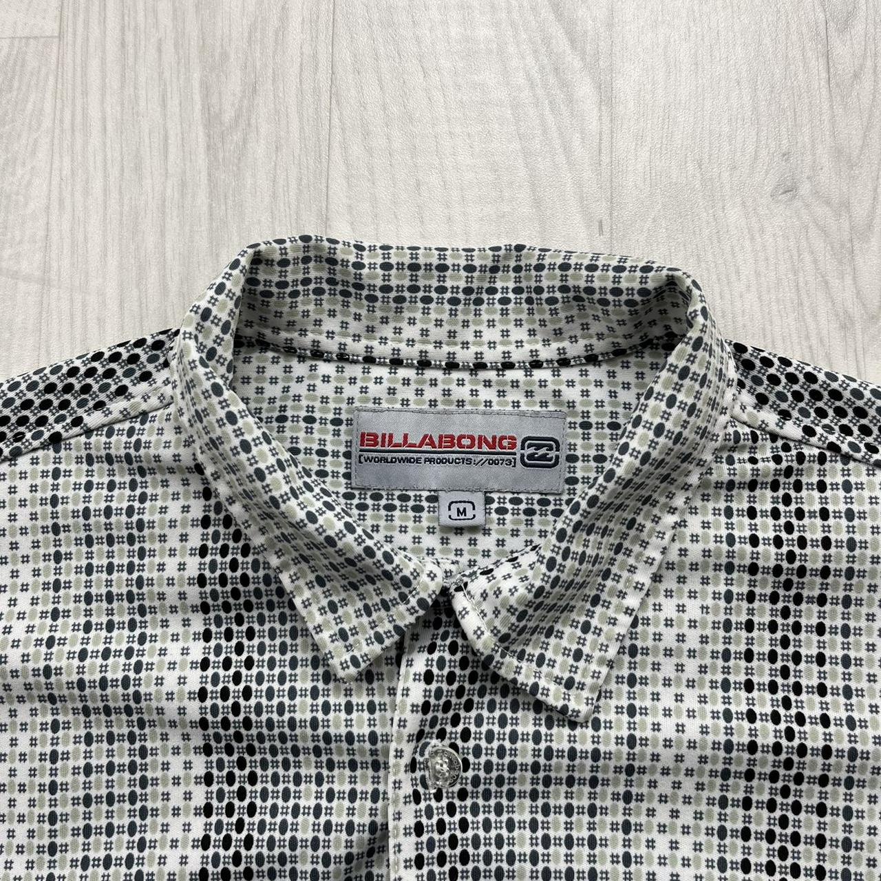 VINTAGE Y2K BILLABONG SHORT SLEEVE PATTERN SHIRT BLACK / WHITE