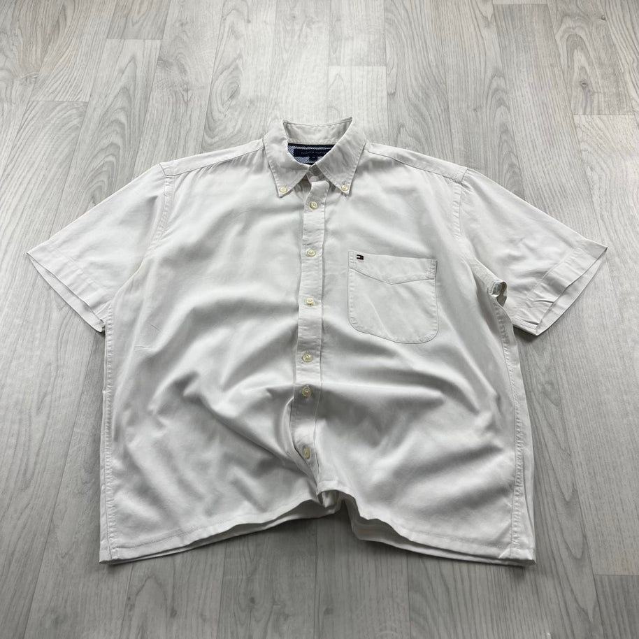 VINTAGE 00s TOMMY HILFIGER PLAIN CROPPED SHORT SLEEVE BUTTON UP SHIRT WHITE