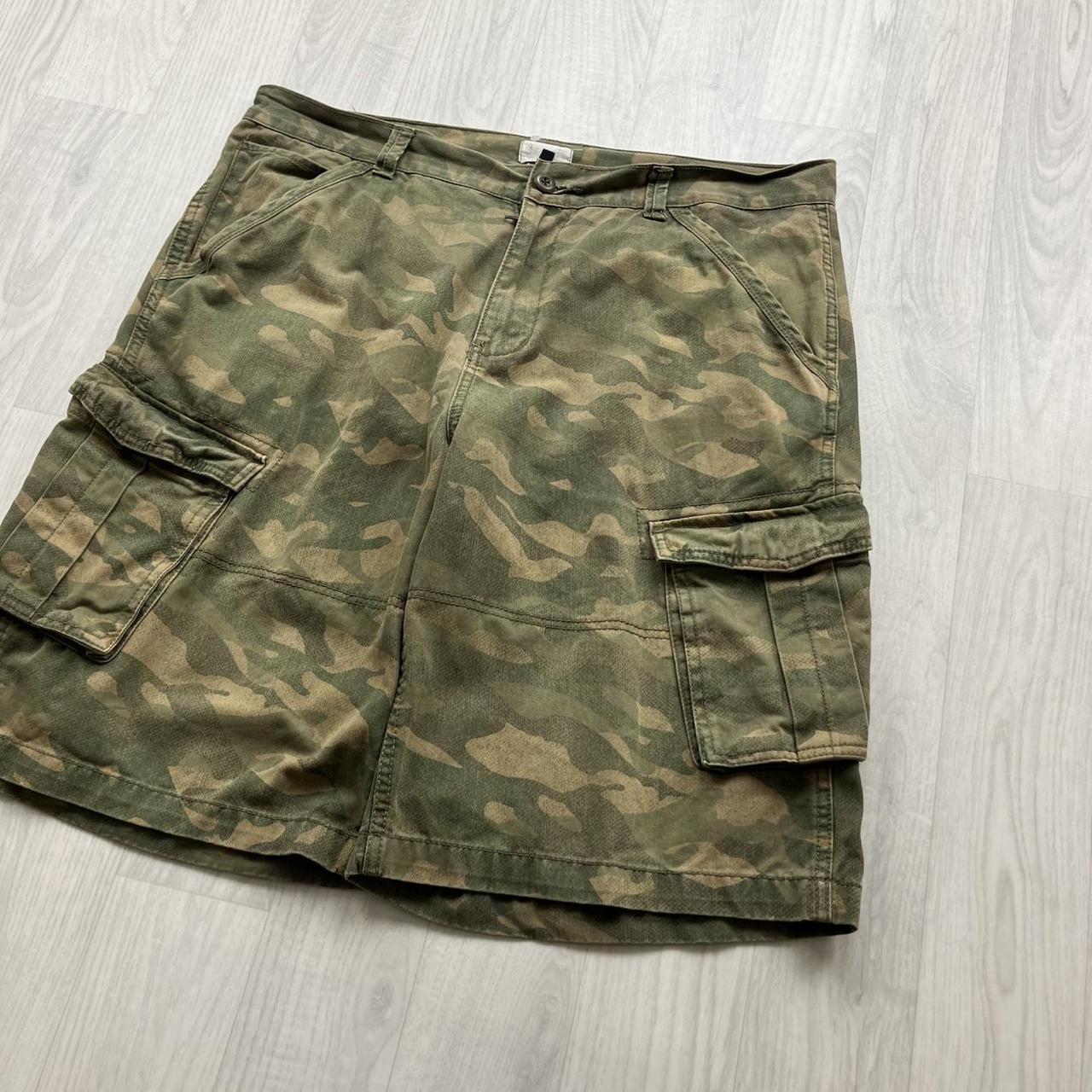 VINTAGE Y2K BAGGY LOOSE CAMO SHORTS