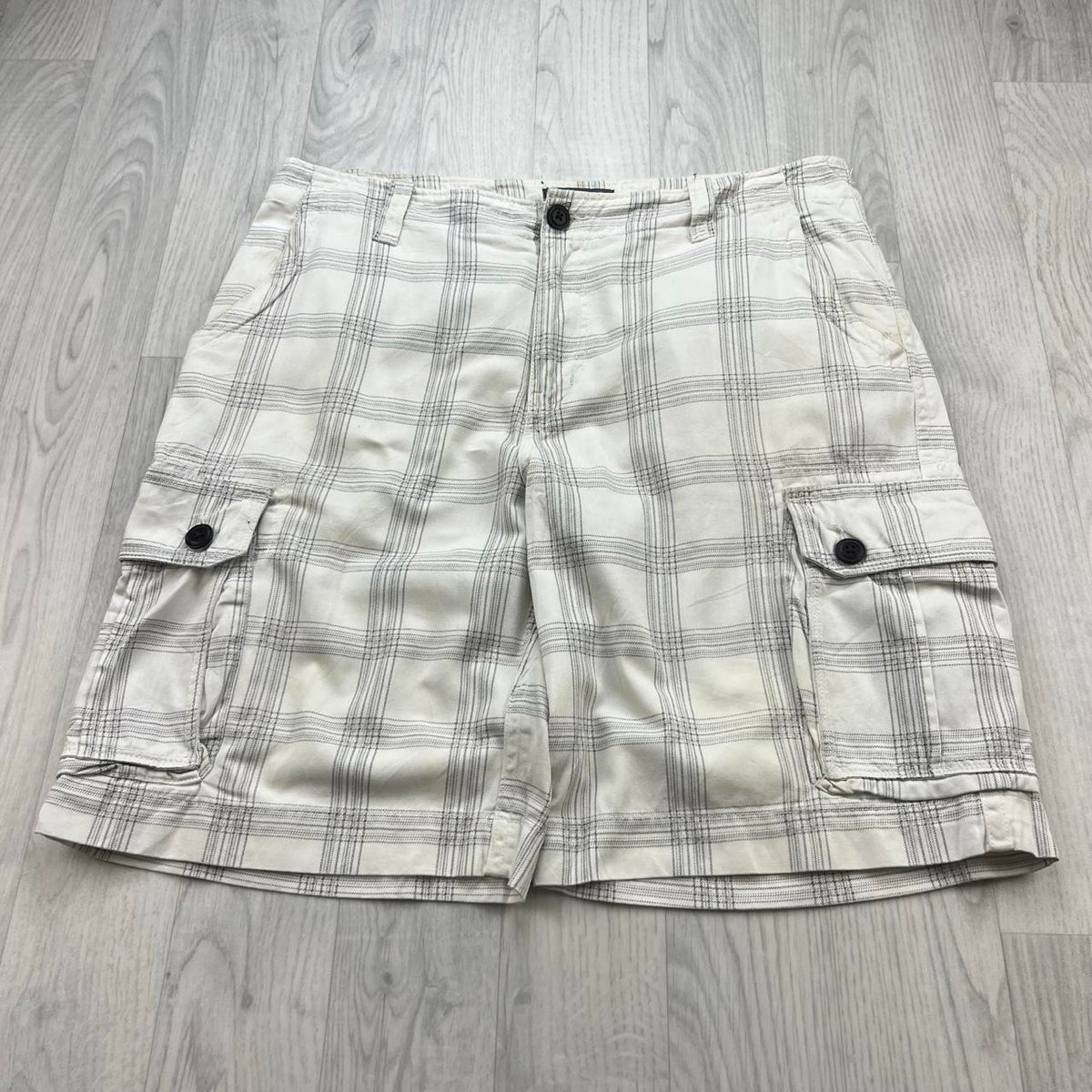 VINTAGE Y2K CHEROKEE BAGGY CHECKERED PLAID CARGO SHORTS WHITE