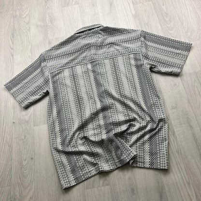 VINTAGE Y2K BILLABONG SHORT SLEEVE PATTERN SHIRT BLACK / WHITE