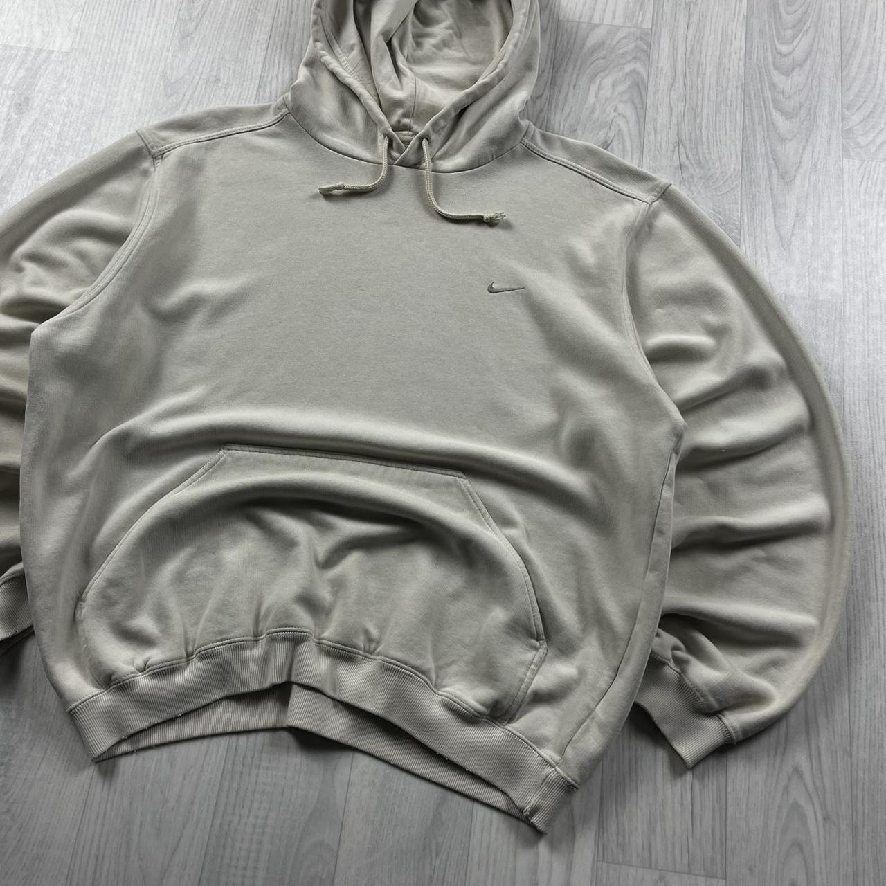 VINTAGE Y2K NIKE SMALL LOGO BOXY HOODIE CREAM