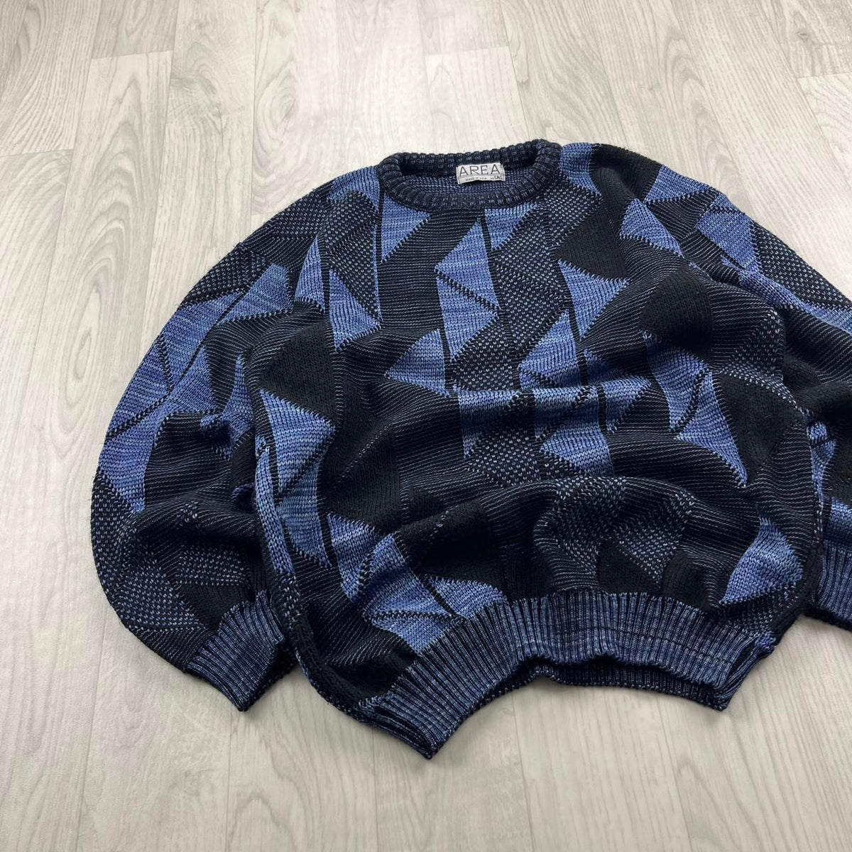 VINTAGE 90s PATTERN KNITTED JUMPER BLACK / BLUE