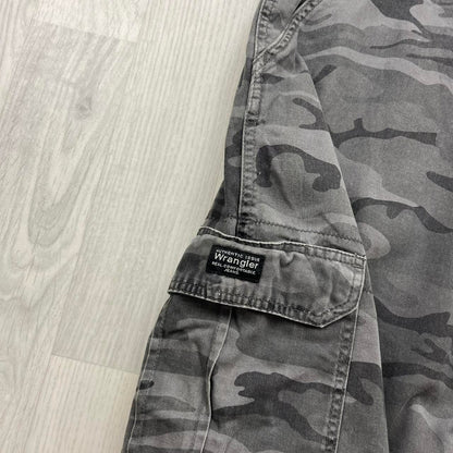 VINTAGE Y2K WRANGLER BAGGY CAMO CARGO SHORTS GREY