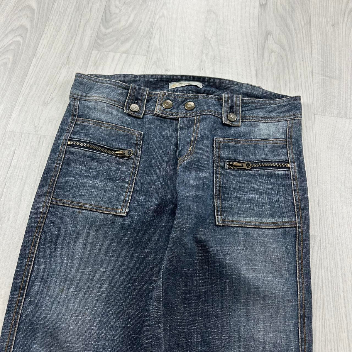 VINTAGE Y2K PINK FLAMINGO LOW RISE BOOTCUT FLARED BUCKLE JEANS BLUE
