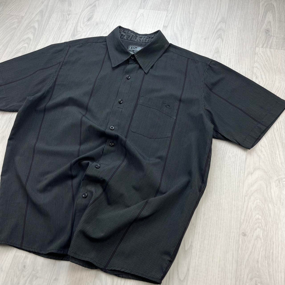 VINTAGE 00s RIP CURL STRIPED SHORT SLEEVE BUTTON UP SHIRT BLACK