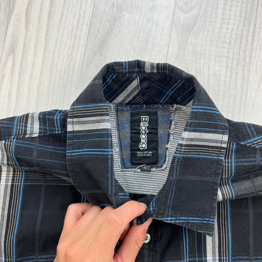 VINTAGE 00s BILLABONG CHECKERED CROPPED SHORT SLEEVE BUTTON UP SHIRT BLACK