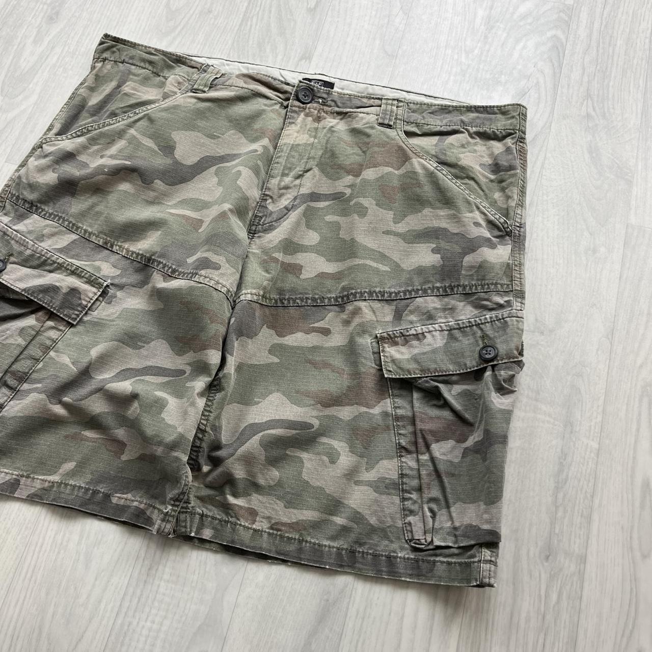 VINTAGE Y2K BAGGY LOOSE CAMO SHORTS