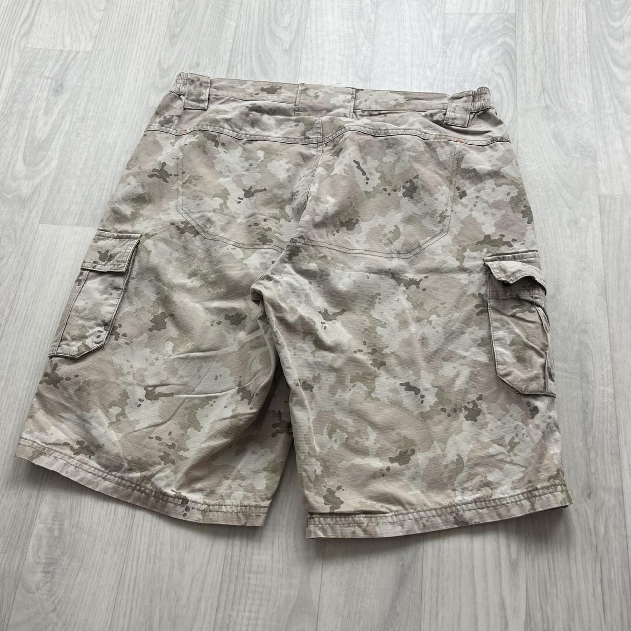 VINTAGE Y2K BAGGY LOOSE CAMO SHORTS