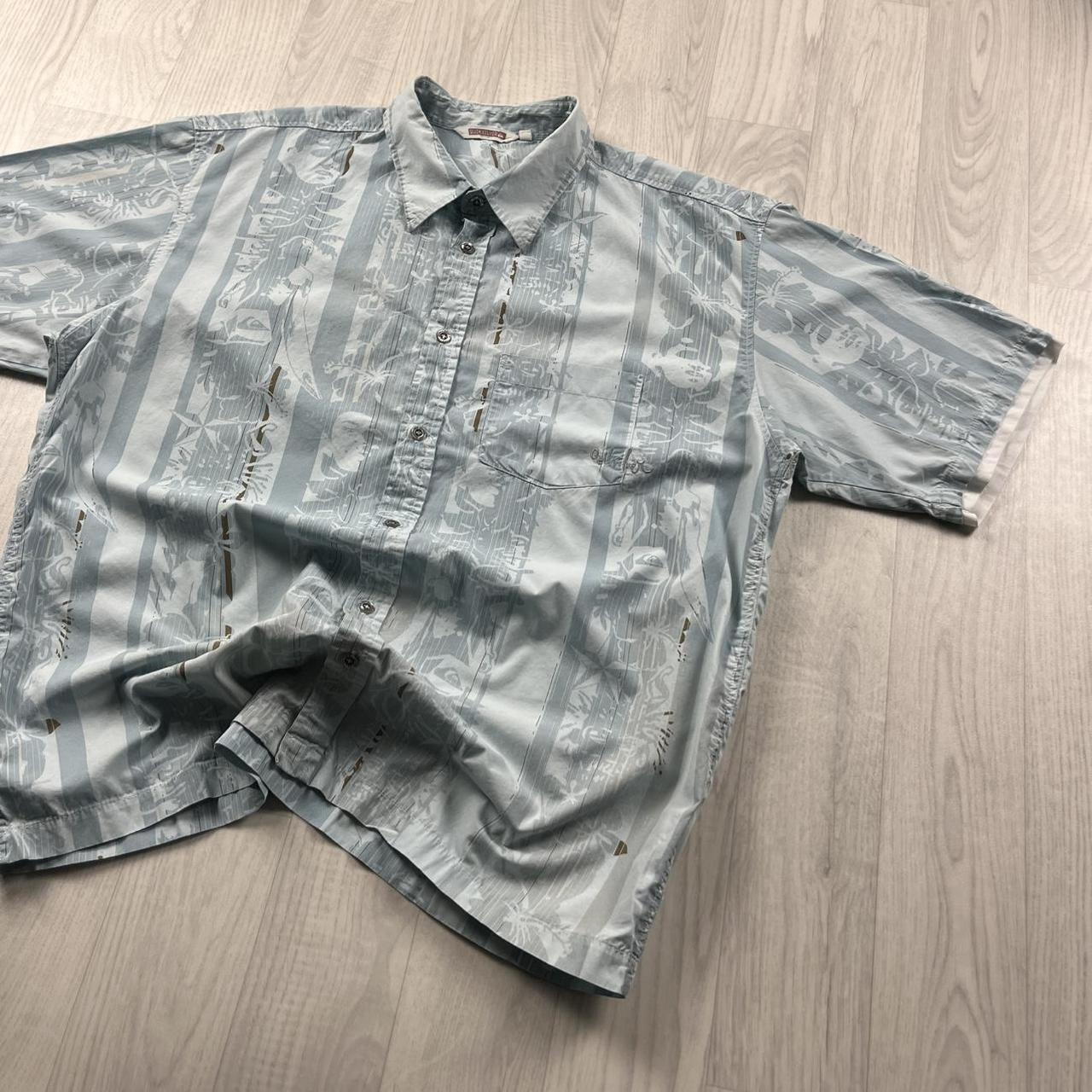 VINTAGE Y2K QUIKSILVER GRAPHIC SHORT SLEEVE SHIRT BLUE