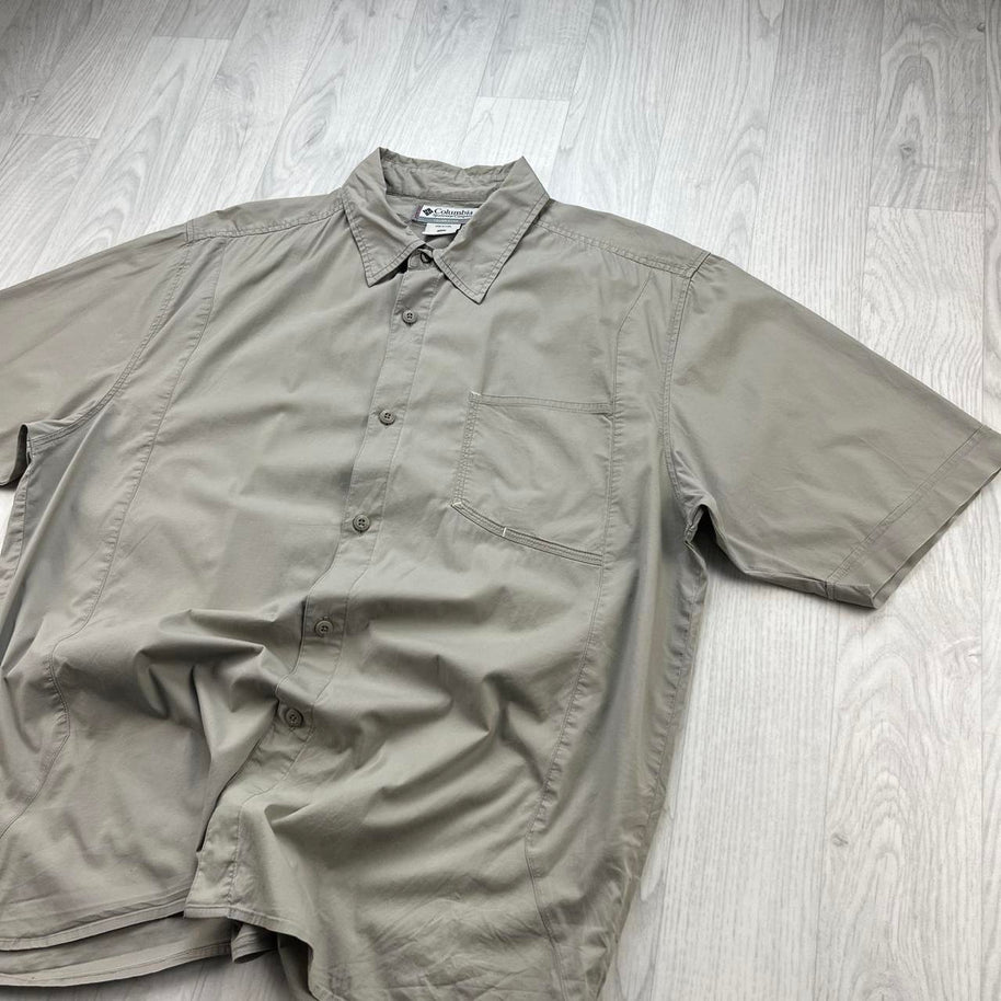 VINTAGE 00s COLUMBIA PLAIN UTILITY SHORT SLEEVE BUTTON UP SHIRT BEIGE