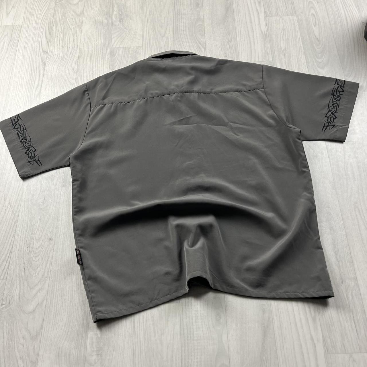 VINTAGE Y2K SAPPHIRE LOUNGE GRAPHIC SHORT SLEEVE SHIRT GREY