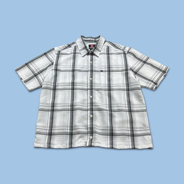 VINTAGE 00s QUIKSILVER CHECKERED CROPPED SHORT SLEEVE BUTTON UP SHIRT WHITE