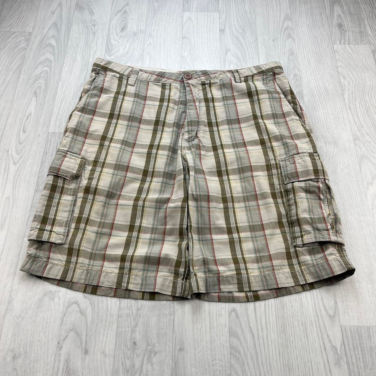 VINTAGE Y2K DOCKERS BAGGY CHECKERED PLAID CARGO SHORTS BEIGE / CREAM