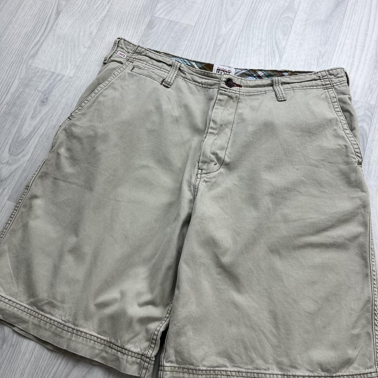 VINTAGE Y2K LEVIS WIDE LEG BAGGY CARGO SHORTS CREAM