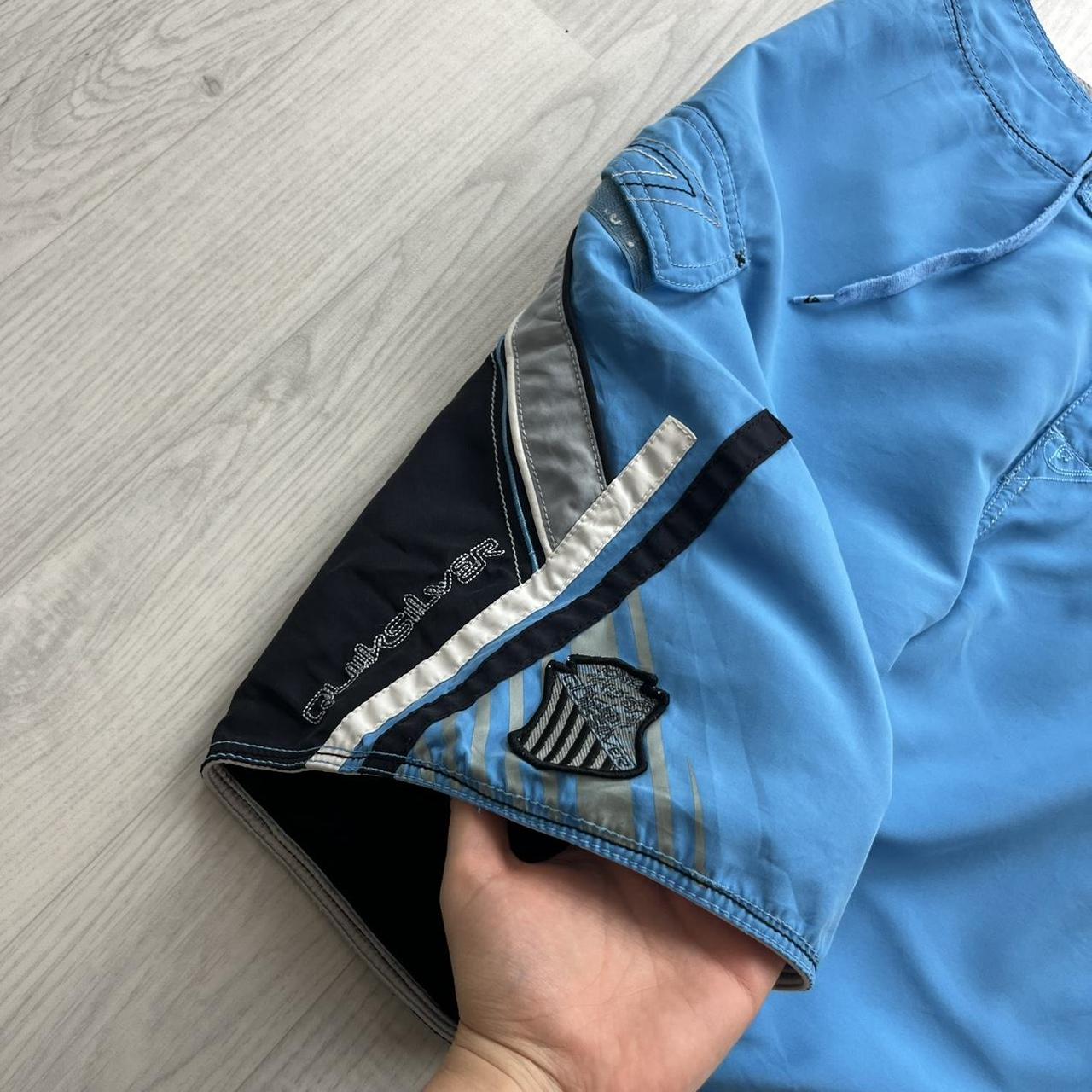 VINTAGE Y2K QUIKSILVER GRAPHIC BAGGY BOARD SHORTS BLUE
