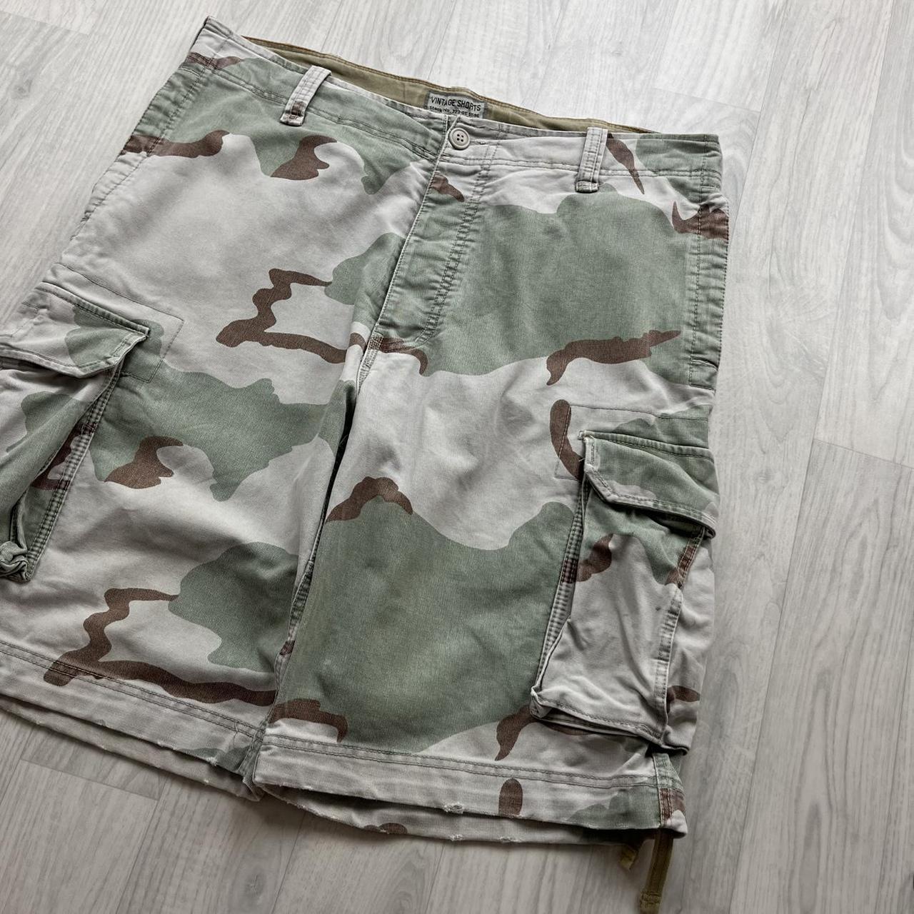 VINTAGE Y2K BAGGY LOOSE CAMO SHORTS GREEN