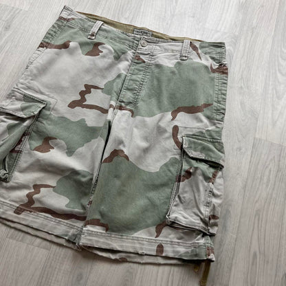 VINTAGE Y2K BAGGY LOOSE CAMO SHORTS GREEN