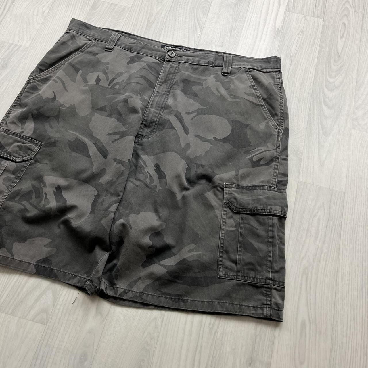 VINTAGE Y2K BAGGY LOOSE CAMO SHORTS
