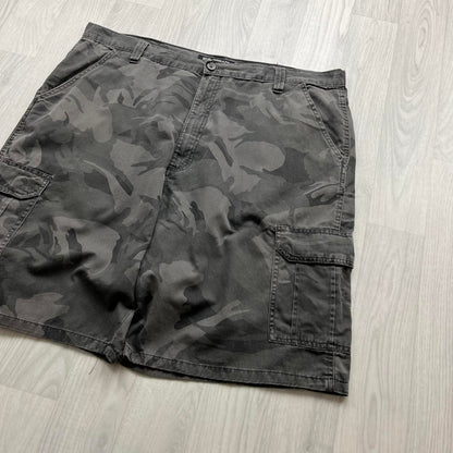 VINTAGE Y2K BAGGY LOOSE CAMO SHORTS