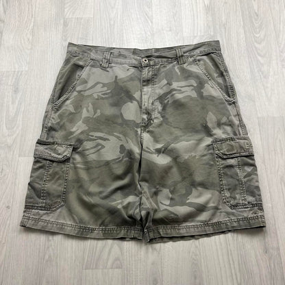 VINTAGE Y2K WRANGLER BAGGY CAMO CARGO SHORTS
