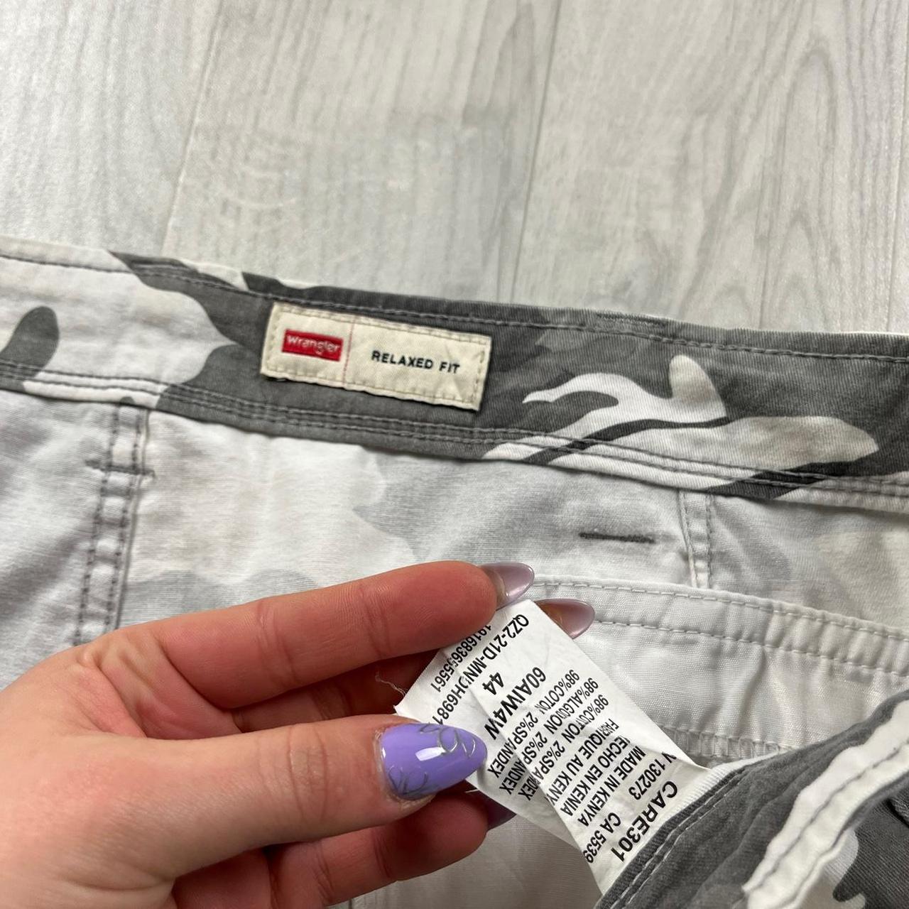 VINTAGE Y2K WRANGLER BAGGY LOOSE CAMO SHORTS