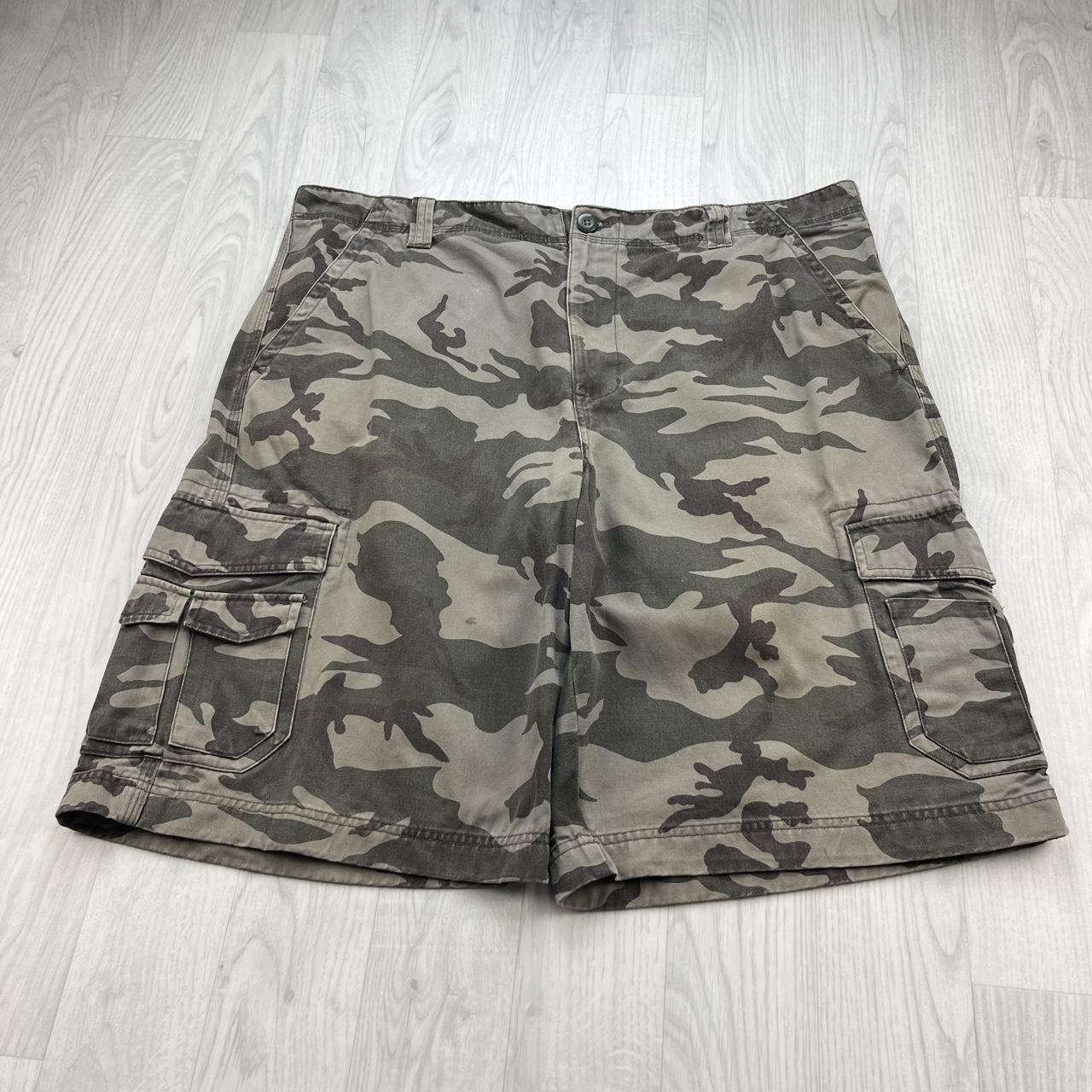 VINTAGE Y2K BAGGY CAMO CARGO SHORTS KHAKI