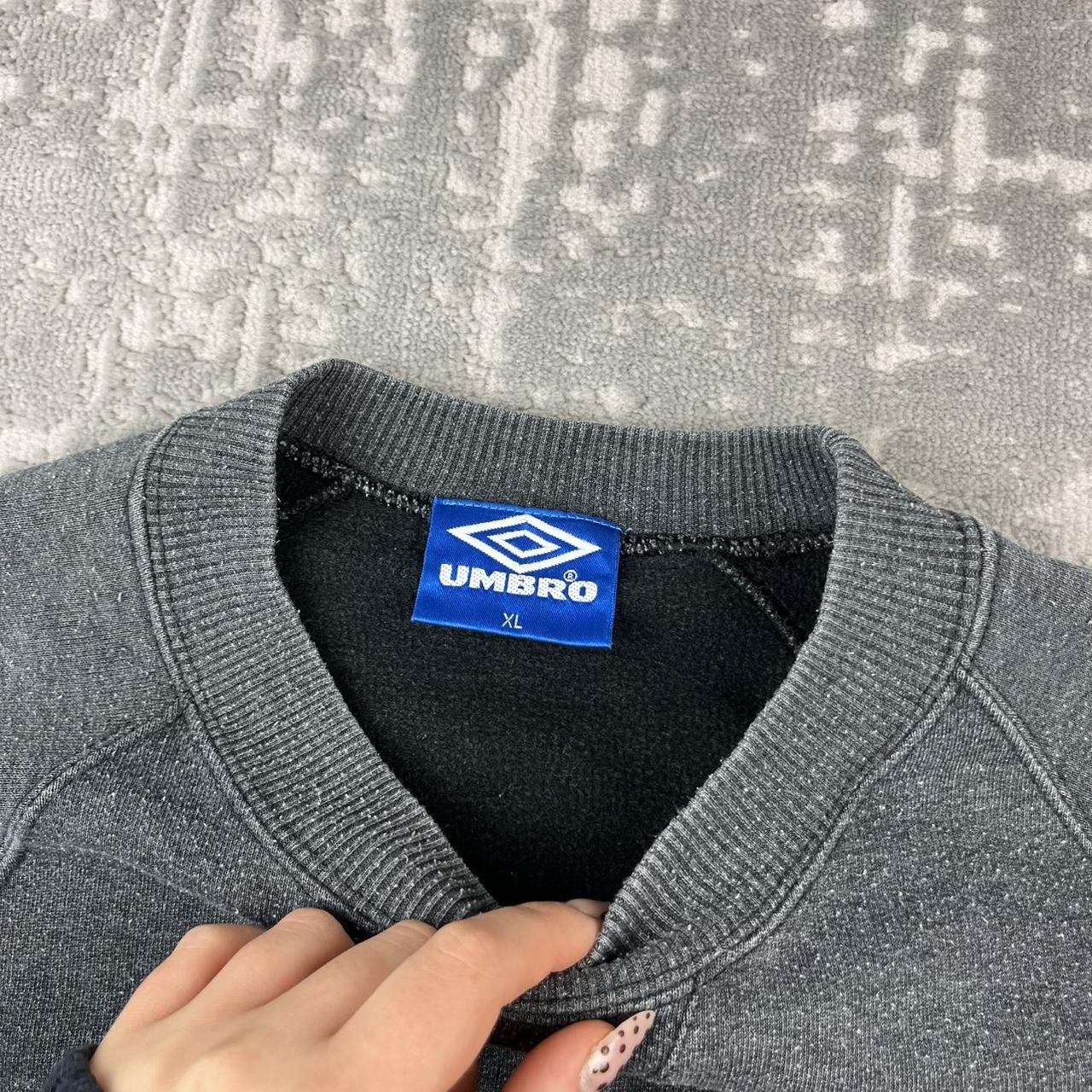 VINTAGE 90s UMBRO SPELL OUT BOXY SWEATSHIRT CHARCOAL GREY