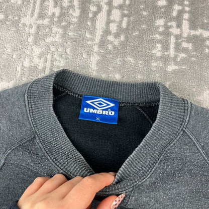 VINTAGE 90s UMBRO SPELL OUT BOXY SWEATSHIRT CHARCOAL GREY