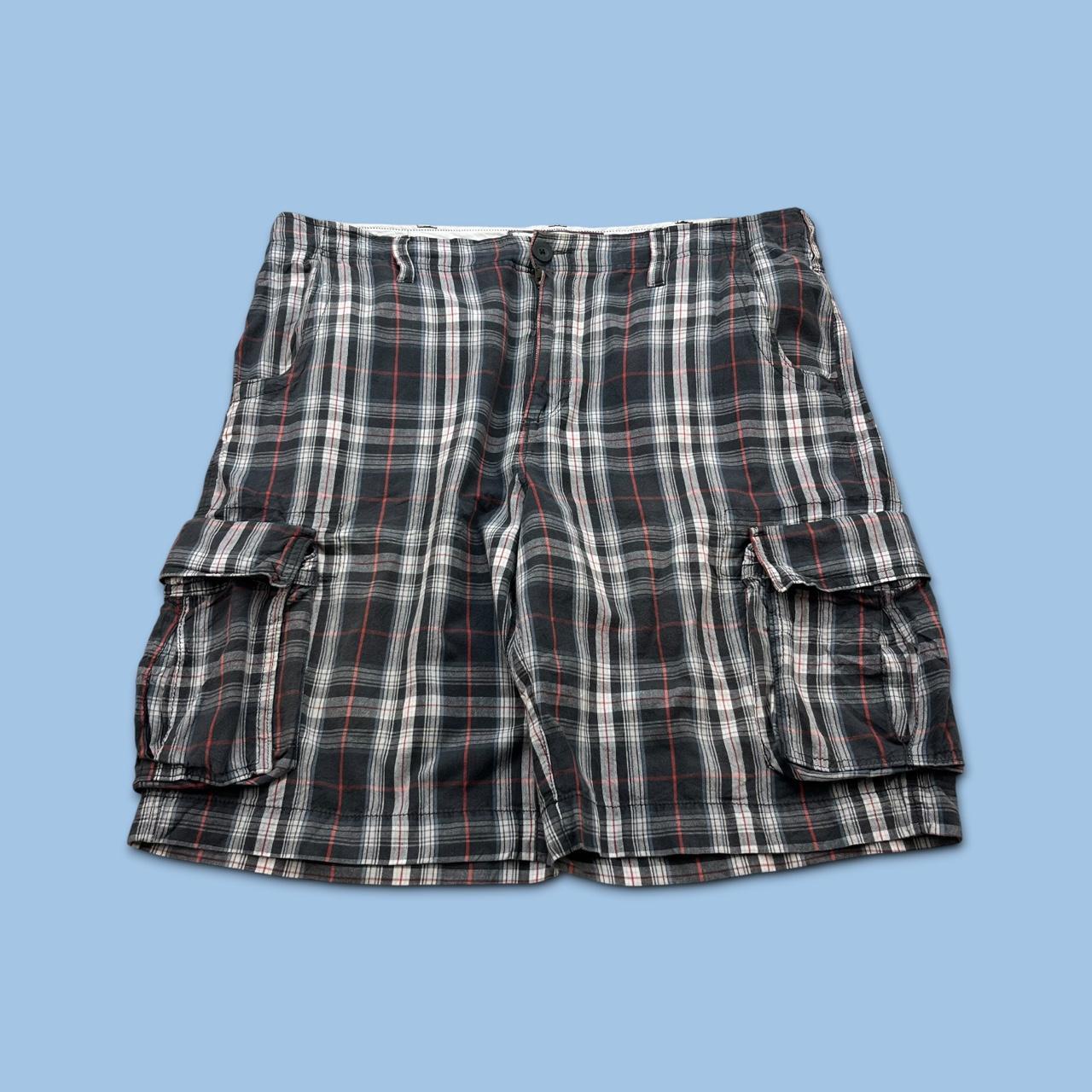 VINTAGE Y2K URBAN PIPELINE BAGGY CHECKERED PLAID CARGO SHORTS BLACK / WHITE